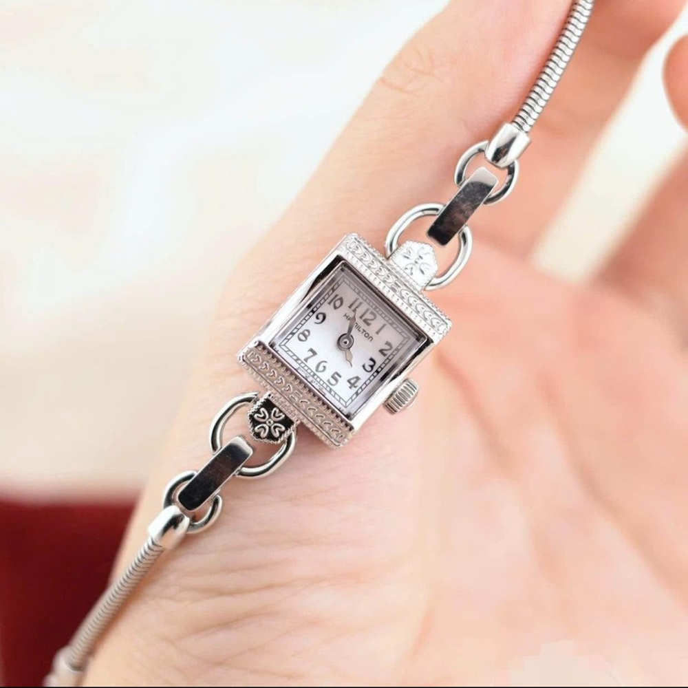 Hamilton American H812710 Women’s Watch
[Very Good Condition] Swiss-Made - Picture 2 of 10